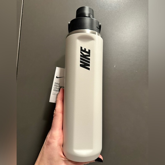 Nike recharge Stainless Steel Chug Bottle (24 oz) - Picture 2 of 5